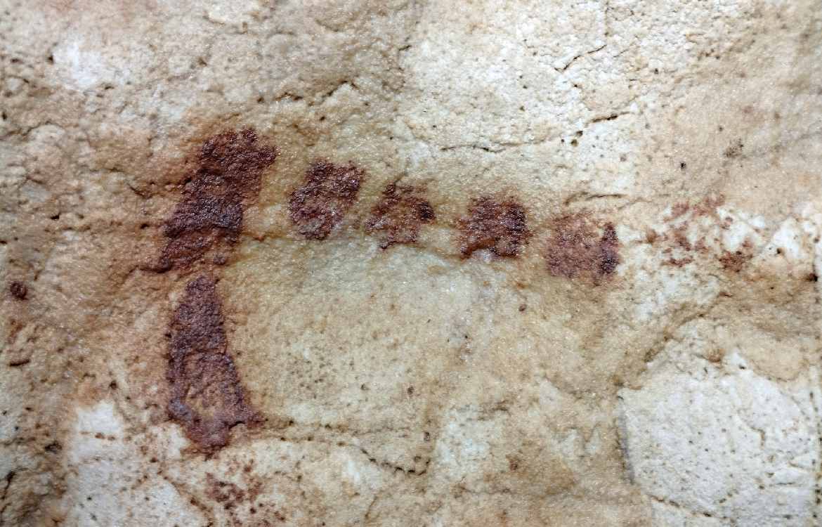 Un equipo internacional realiza nuevos muestreos cronológicos en las cuevas prehistóricas de Rincón de la Victoria