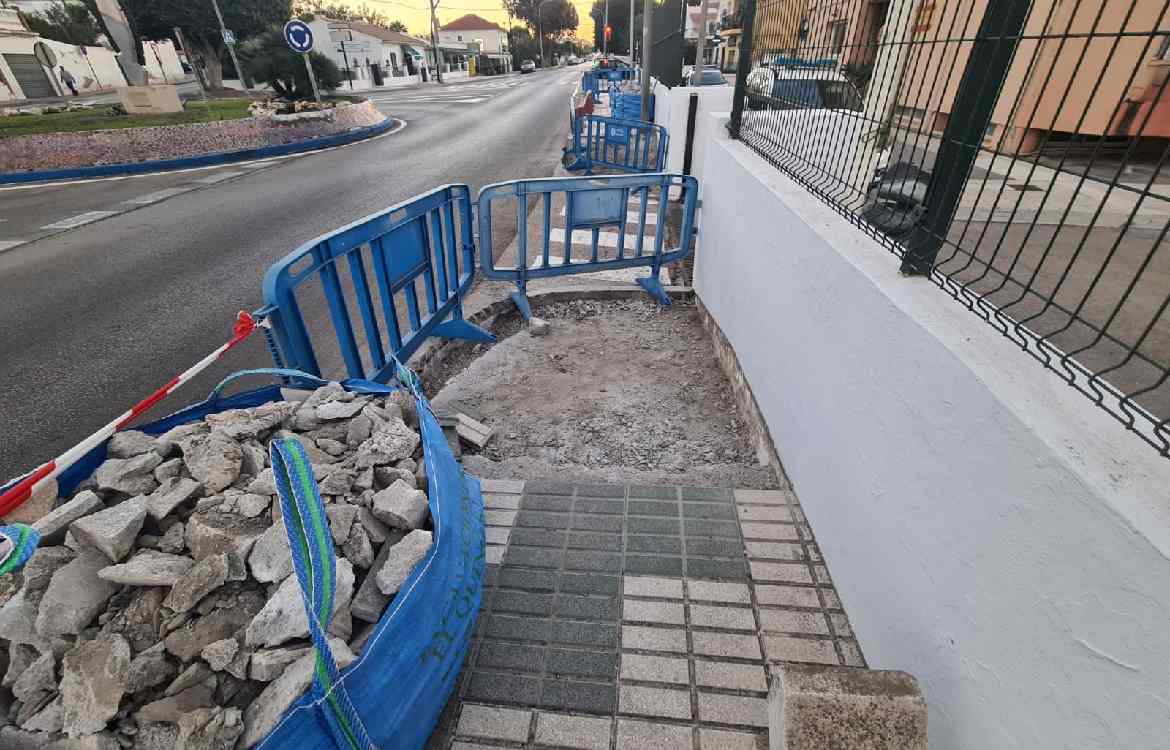 El Ayuntamiento de Rincón de la Victoria inicia las obras de mejora de accesibilidad en la Avenida de la Torre, de la Axarquía y calles adyacentes