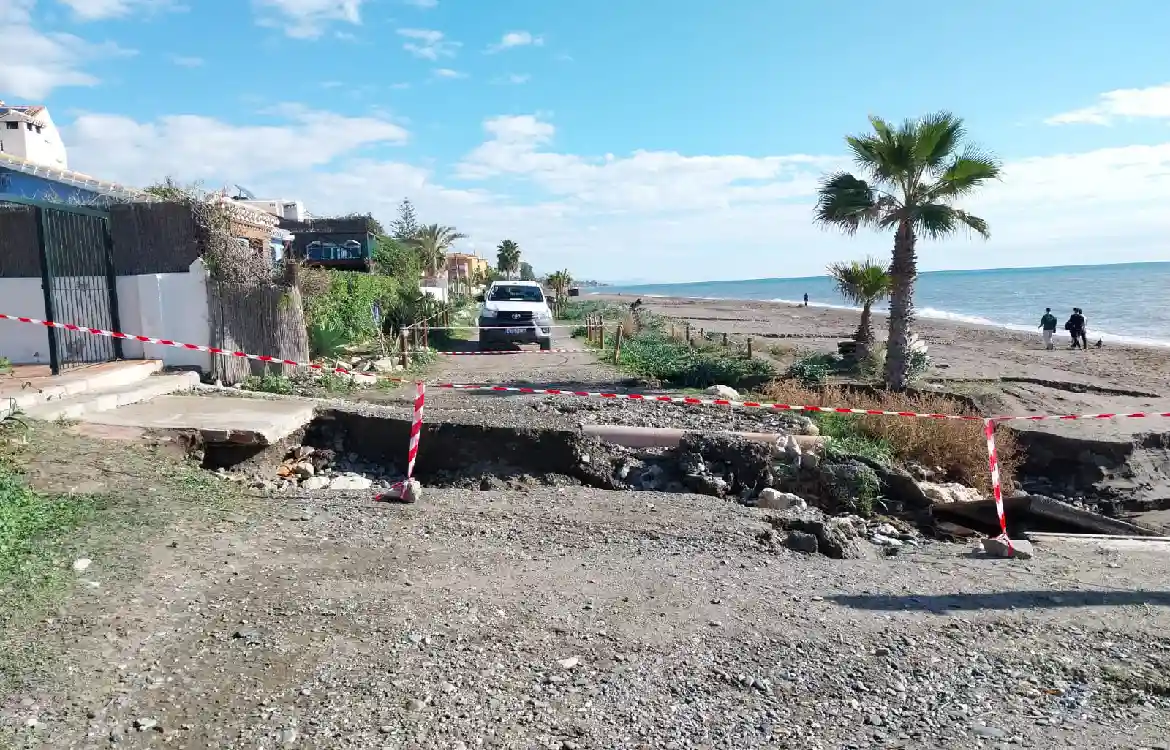 El Ayuntamiento de Rincón de la Victoria inicia las actuaciones para reparar los daños provocados en el litoral por la DANA del pasado mes de diciembre