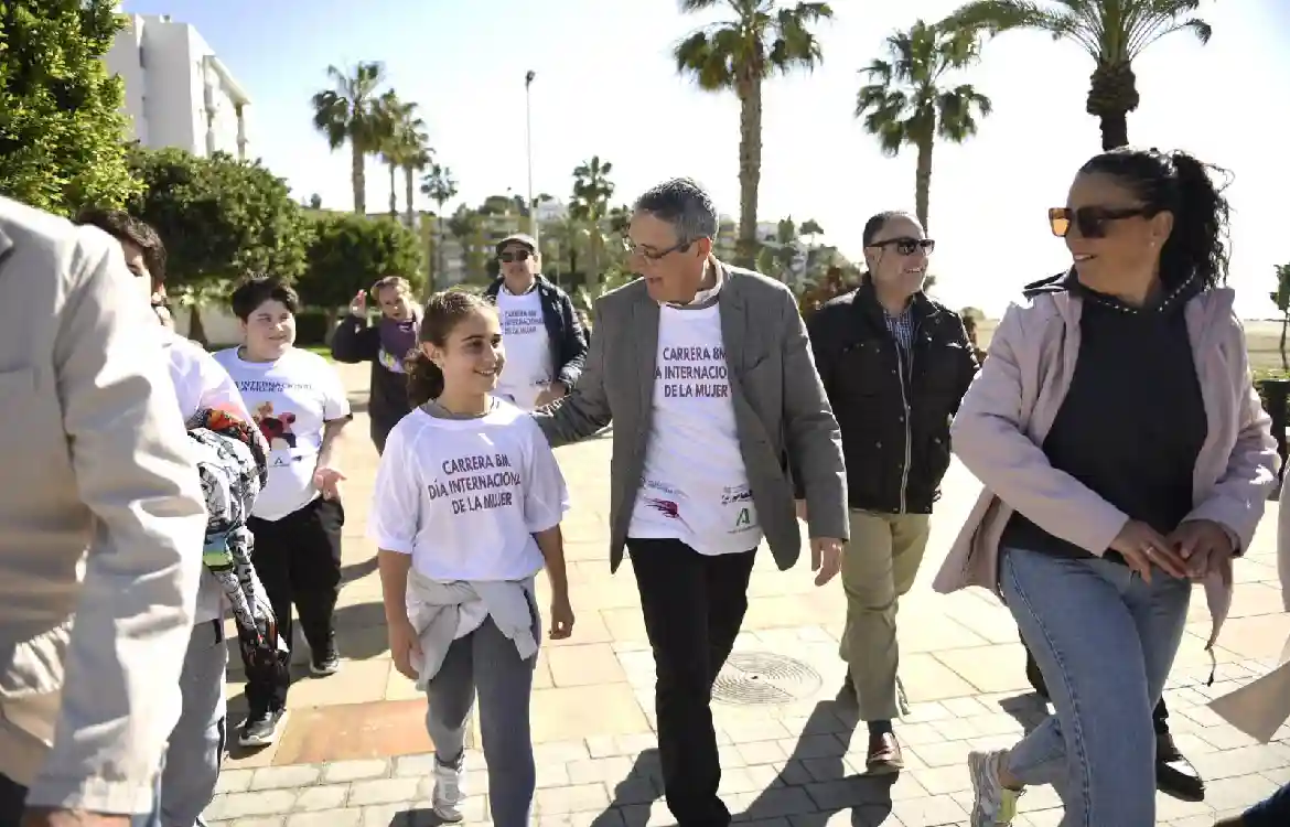 Rincón de la Victoria reúne en la Carrera de la Mujer al tejido asociativo y a la comunidad educativa del municipio en el marco del 8M