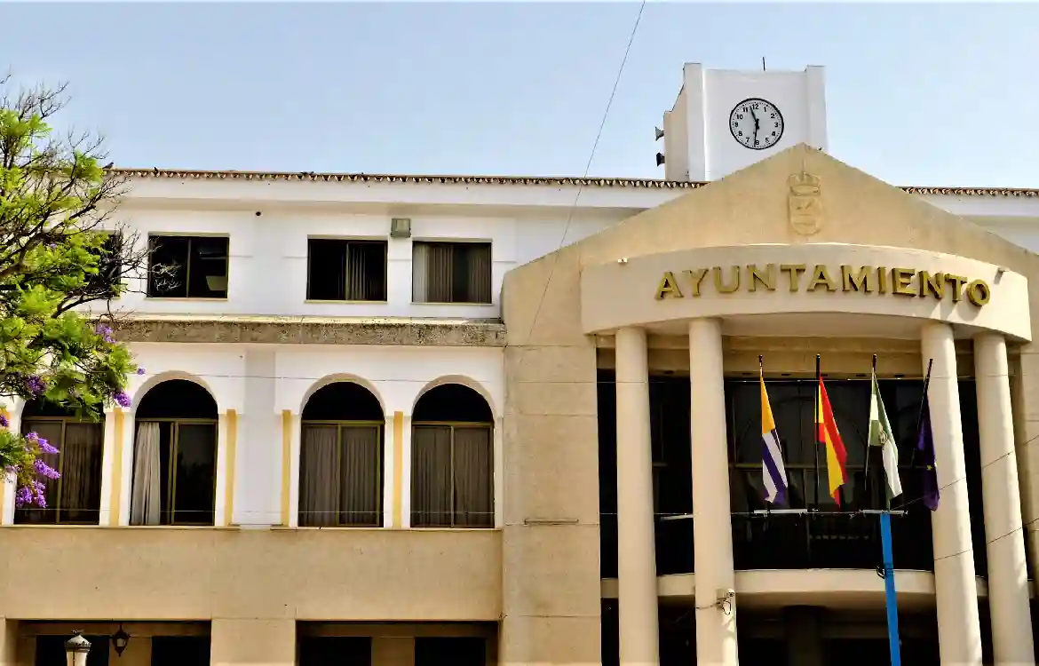 Rincón de la Victoria ejecutará 20 plazas para su oferta de empleo público para 2026