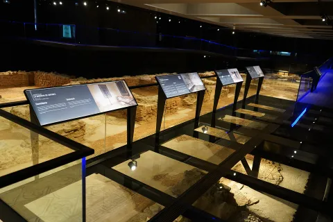 Rincón de la Victoria abre el plazo de inscripciones para eI Ciclo de Podcasting Villa Antiopa en torno al patrimonio romano del municipio.