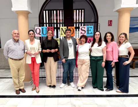 El Ayuntamiento de Rincón de la Victoria expone los mejores carteles escolares de prevención del vapeo en la muestra `Que no se te suban con los humos´